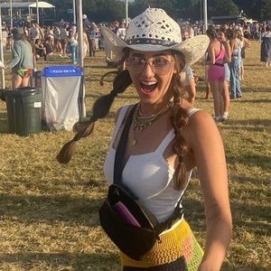 Meet your Posher, Abbey